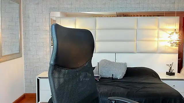 Snapshot of Nohemi_louse chatting on October 21, 7:02 pm Nohemi louse online show from October 21, 7:02 pm