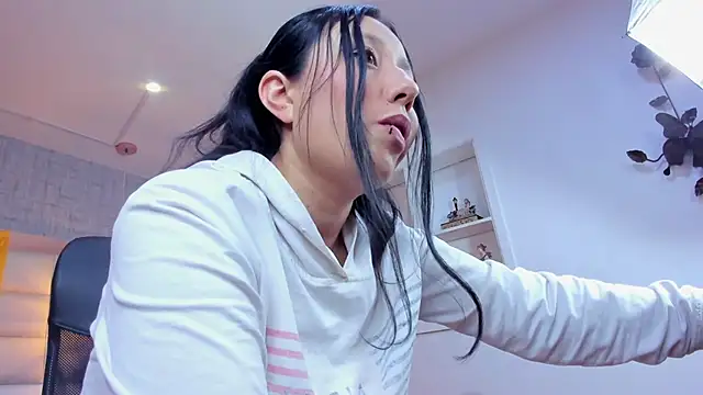 Snapshot of Nohemi_louse chatting on June 19, 7:30 pm Nohemi louse online show from June 19, 7:30 pm