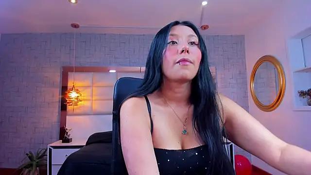 Nohemi louse online show from May 21, 7:00 pm