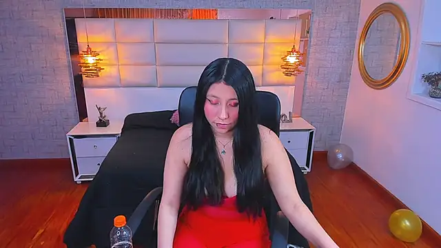 Nohemi louse online show from April 10, 6:48 pm