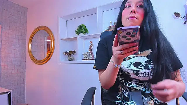 Nohemi louse online show from April 9, 6:58 pm