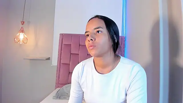 Roxy Stonee online show from April 10, 7:21 pm