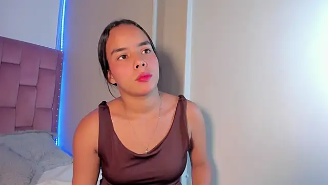 Roxy Stonee online show from April 18, 7:29 pm