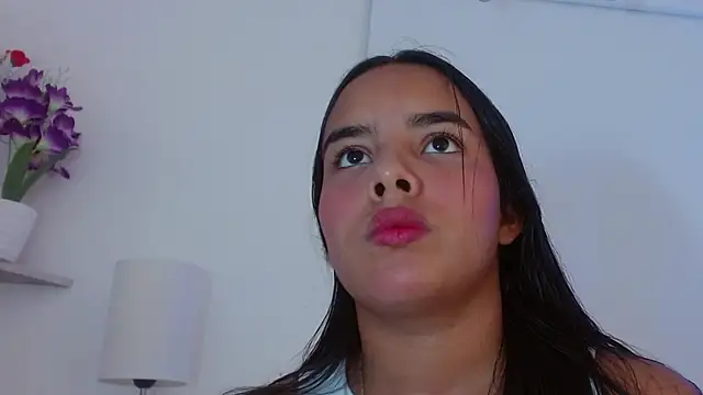 Snapshot of Roxy_Stonee chatting on October 30, 7:22 pm Roxy Stonee online show from October 30, 7:22 pm