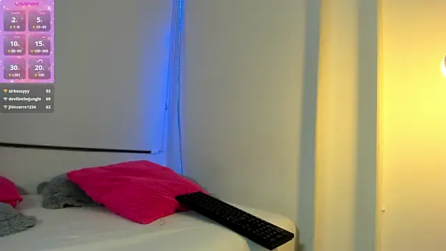 Snapshot of Roxy_Stonee chatting on December 3, 7:24 pm Roxy Stonee online show from December 3, 7:24 pm