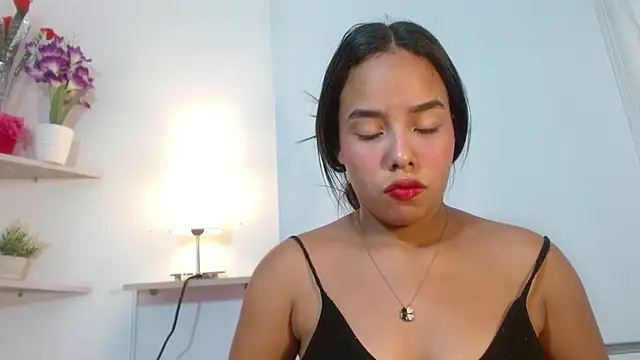 Snapshot of Roxy_Stonee chatting on November 24, 7:14 pm Roxy Stonee online show from November 24, 7:14 pm