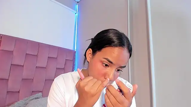 Roxy Stonee online show from March 19, 7:25 pm