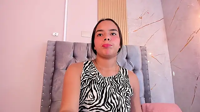 Roxy Stonee online show from April 11, 7:39 pm