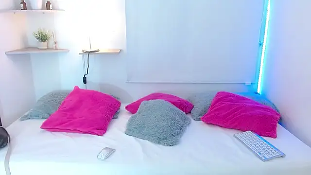 Snapshot of Roxy_Stonee chatting on September 15, 7:25 pm Roxy Stonee online show from September 15, 7:25 pm