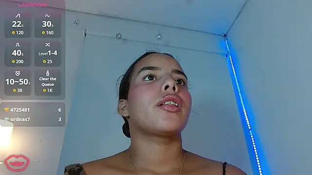 Snapshot of Roxy_Stonee chatting on October 7, 7:37 pm Roxy Stonee online show from October 7, 7:37 pm