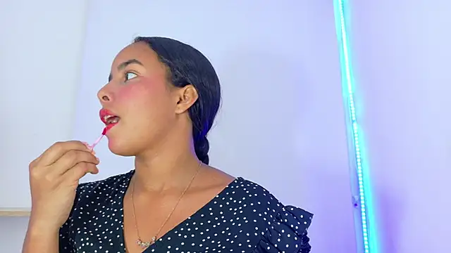 Snapshot of Roxy_Stonee chatting on October 23, 7:23 pm Roxy Stonee online show from October 23, 7:23 pm