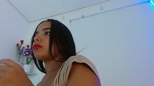 Snapshot of Roxy_Stonee chatting on October 28, 7:24 pm Roxy Stonee online show from October 28, 7:24 pm