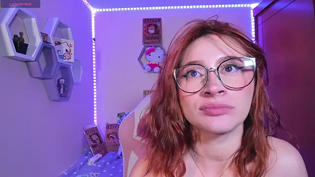 Snapshot of chloe_rockss_ chatting on March 1, 6:46 am chloe rockss online show from March 1, 6:46 am