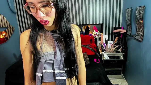 Snapshot of Mara_Gonzalez chatting on June 8, 11:22 am Mara Gonzalez online show from June 8, 11:22 am