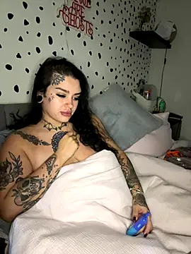 Snapshot of tempzzz12 chatting on October 23, 8:35 am tempzzz12 online show from October 23, 8:35 am