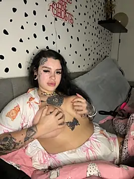 Snapshot of tempzzz12 chatting on November 27, 8:48 am tempzzz12 online show from November 27, 8:48 am