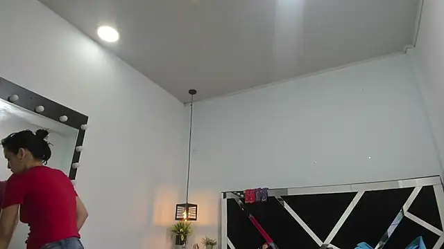 Snapshot of Annyrosee chatting on March 19, 7:49 pm Annyrosee online show from March 19, 7:49 pm