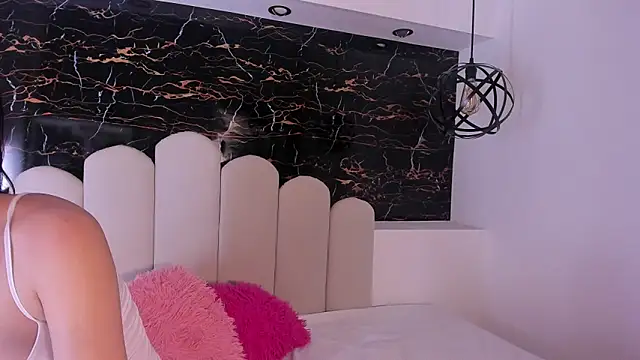 Annyrosee online show from December 4, 8:30 pm