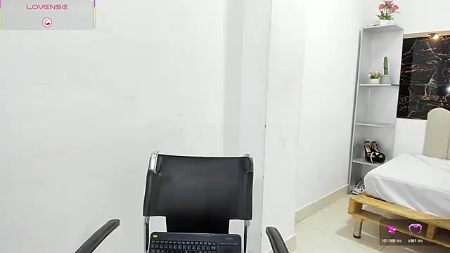 Annyrosee online show from October 27, 8:10 pm