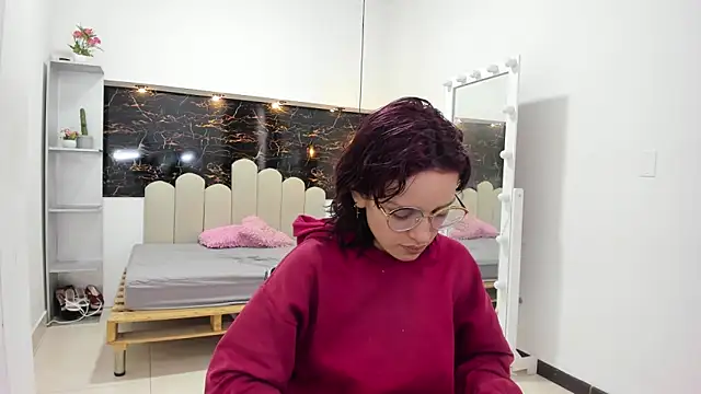 Snapshot of Annyrosee chatting on October 18, 8:22 pm Annyrosee online show from October 18, 8:22 pm