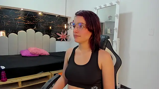 Annyrosee online show from November 24, 8:20 pm