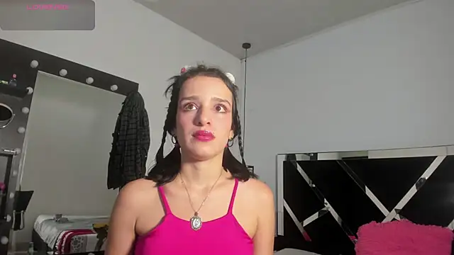 Snapshot of Annyrosee chatting on March 3, 8:43 pm Annyrosee online show from March 3, 8:43 pm