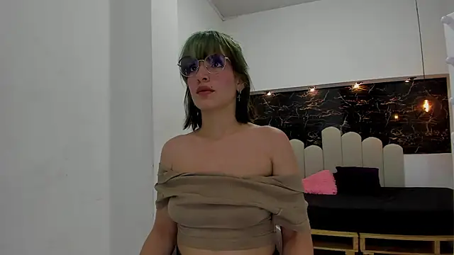 Snapshot of Annyrosee chatting on September 23, 8:05 pm Annyrosee online show from September 23, 8:05 pm