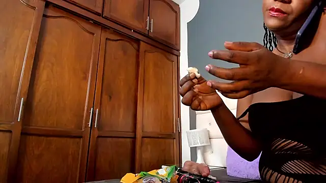 Snapshot of DayannaBronx chatting on March 18, 8:59 pm DayannaBronx online show from March 18, 8:59 pm