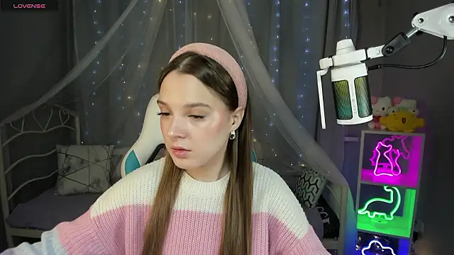 kaisajenner online show from February 4, 12:11 pm