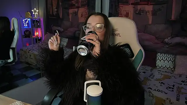 kaisajenner online show from February 19, 4:44 pm