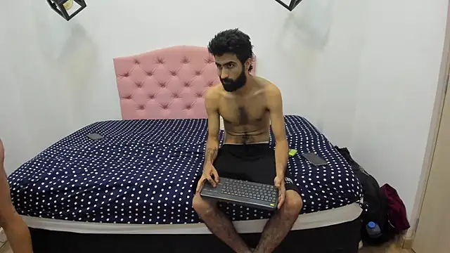Snapshot of Arah_issaa chatting on February 4, 1:38 pm Arah issaa online show from February 4, 1:38 pm