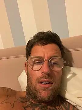 Snapshot of Jamesdeanmcqueen chatting on January 29, 7:11 pm Jamesdeanmcqueen online show from January 29, 7:11 pm