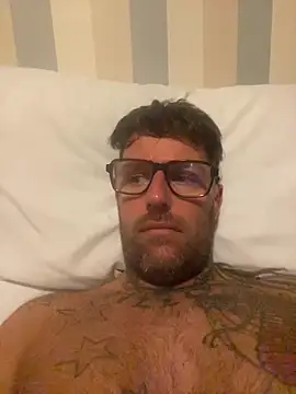 Snapshot of Jamesdeanmcqueen chatting on November 3, 6:33 pm Jamesdeanmcqueen online show from November 3, 6:33 pm