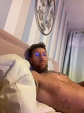 Snapshot of Jamesdeanmcqueen chatting on February 5, 11:17 pm Jamesdeanmcqueen online show from February 5, 11:17 pm