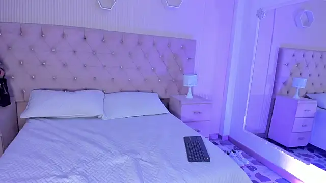 allicemackenzie online show from September 10, 9:52 am