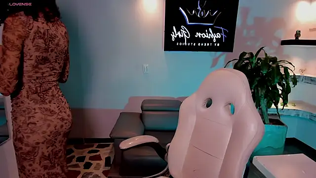 allicemackenzie online show from October 12, 4:58 am