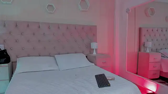 allicemackenzie online show from September 21, 7:02 am