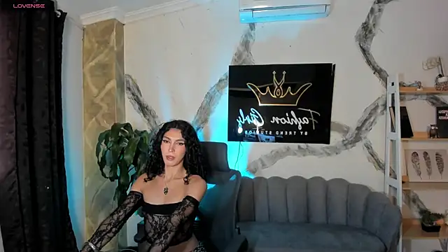 allicemackenzie online show from February 7, 5:48 am