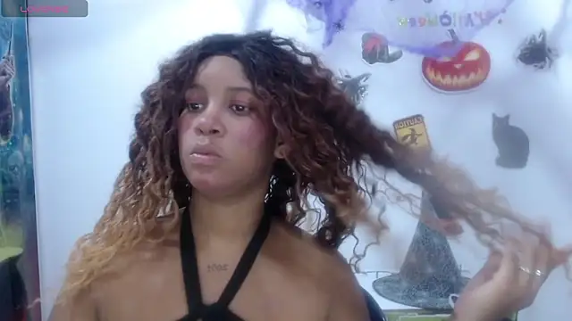 Snapshot of CanelaFierce chatting on October 31, 8:05 pm CanelaFierce online show from October 31, 8:05 pm