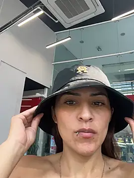 Sofiadelacruz online show from May 9, 8:23 pm