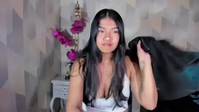 Snapshot of ScarletKray chatting on October 13, 9:05 pm ScarletKray online show from October 13, 9:05 pm