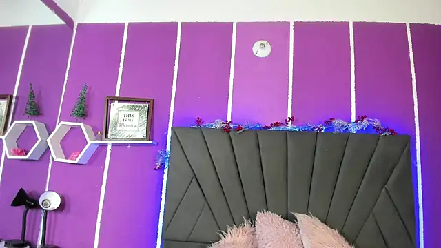 ella laurent online show from February 25, 4:03 am