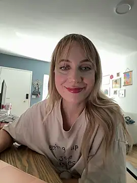 Snapshot of rileylovesyou chatting on September 9, 10:30 pm rileylovesyou online show from September 9, 10:30 pm