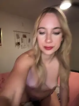 Snapshot of rileylovesyou chatting on September 30, 2:39 am rileylovesyou online show from September 30, 2:39 am