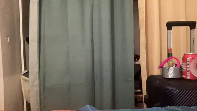 Snapshot of shineofcrazy chatting on November 6, 1:20 am shineofcrazy online show from November 6, 1:20 am