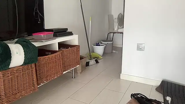 Snapshot of shineofcrazy chatting on October 30, 12:03 pm shineofcrazy online show from October 30, 12:03 pm