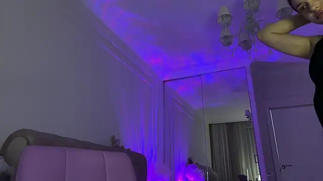 Snapshot of Kisskeyy chatting on February 9, 8:13 pm Kisskeyy online show from February 9, 8:13 pm