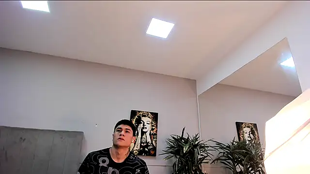 Snapshot of roan_birkin chatting on June 29, 7:35 pm roan birkin online show from June 29, 7:35 pm