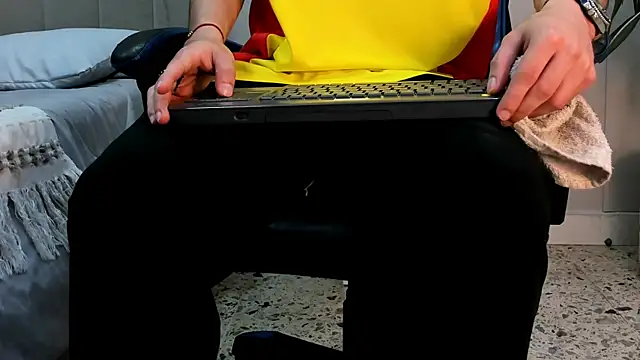 Snapshot of roan_birkin chatting on June 23, 7:34 pm roan birkin online show from June 23, 7:34 pm