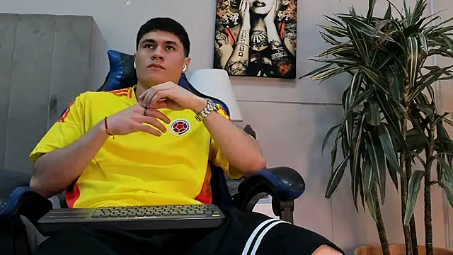 Snapshot of roan_birkin chatting on July 7, 8:12 pm roan birkin online show from July 7, 8:12 pm